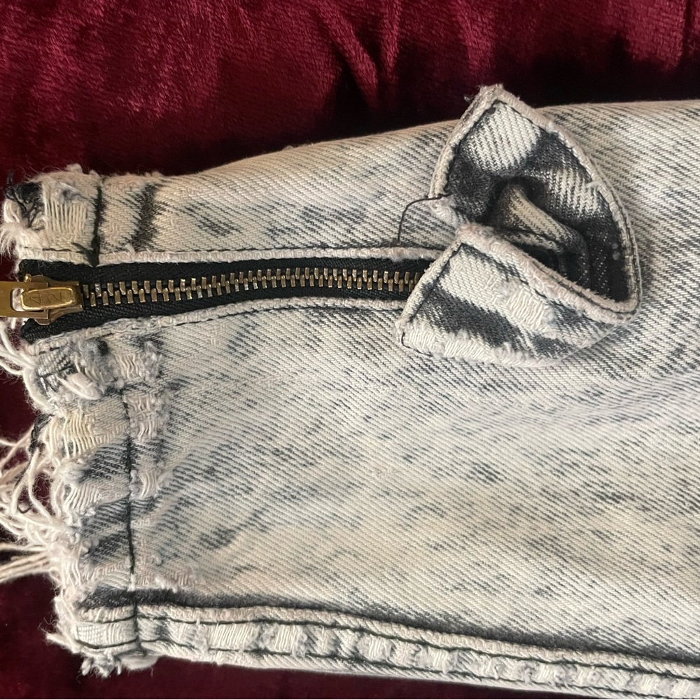 High Rise Acid Wash Jeans - Picture 2 of 5